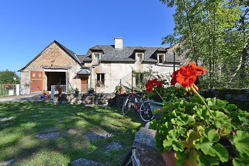 Une maison calme pour les vacances à Saint saturnin de Lenne, près de Montagnac